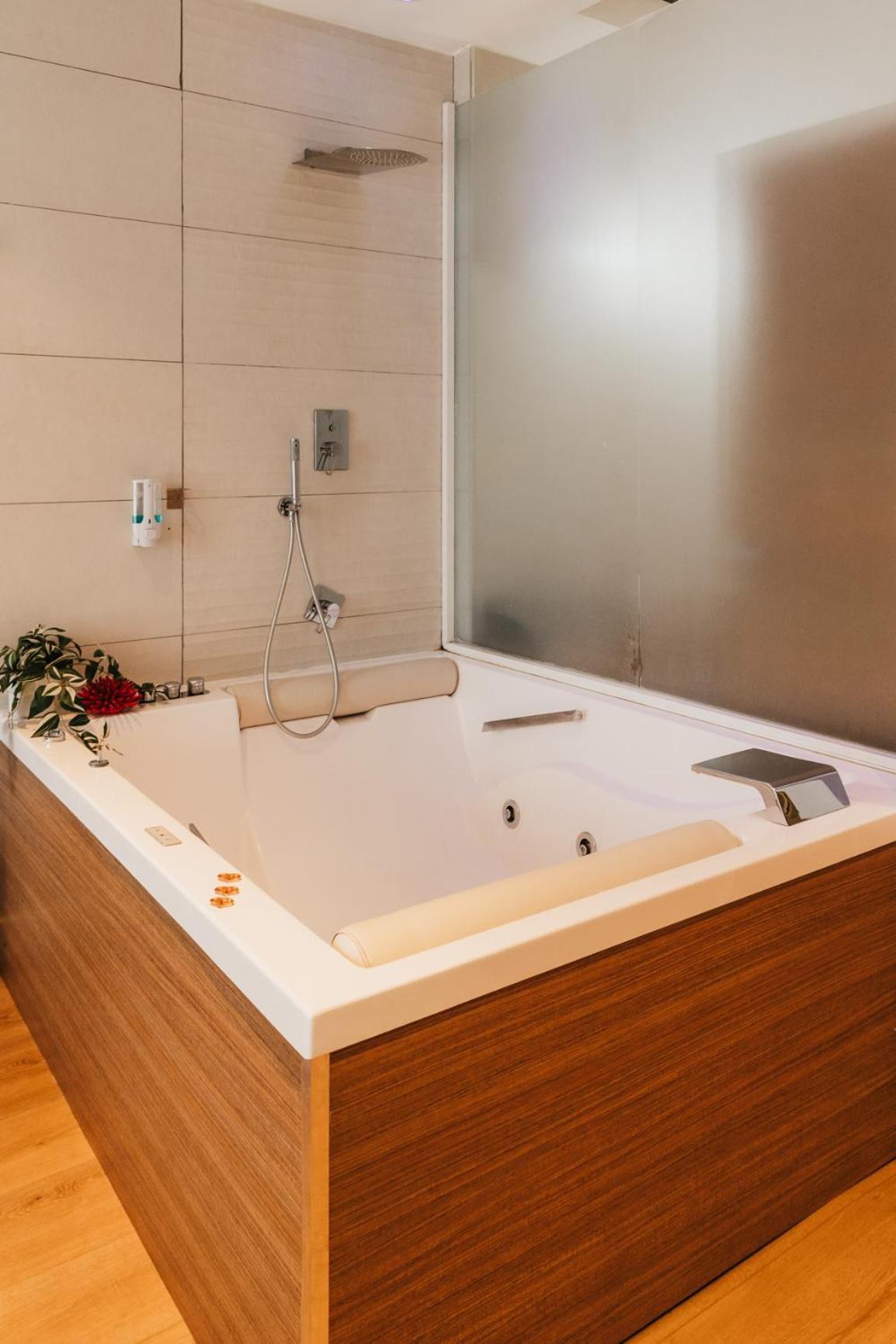Suite Hot Tub
